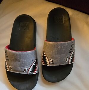 NWOT Reef One Slide Shark Sandals 4